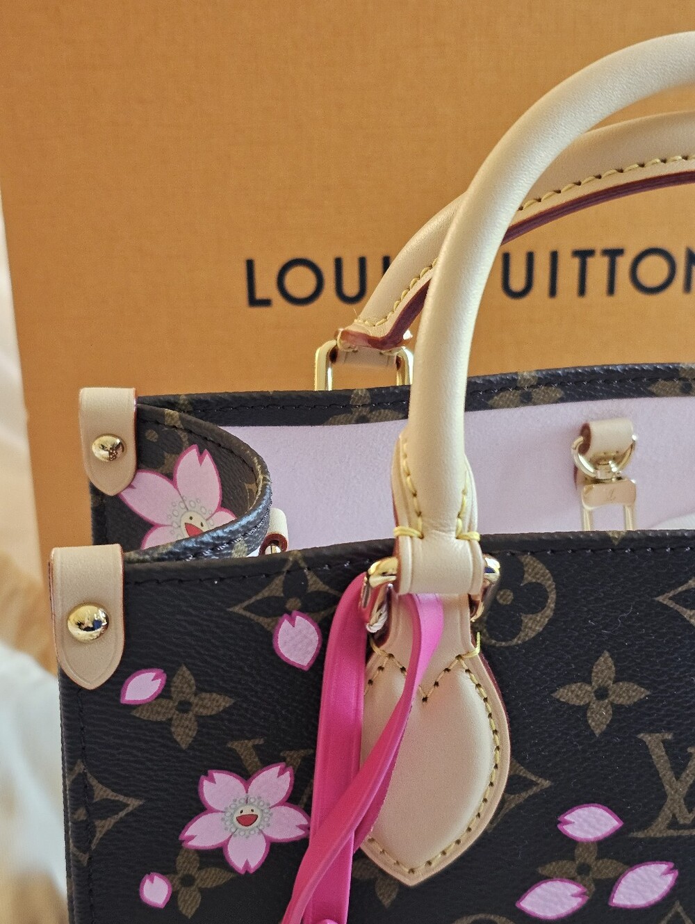 Louis Vuitton Monogram Takashi SAKURA ONTHEGO PM NEW - Picture 3 of 16